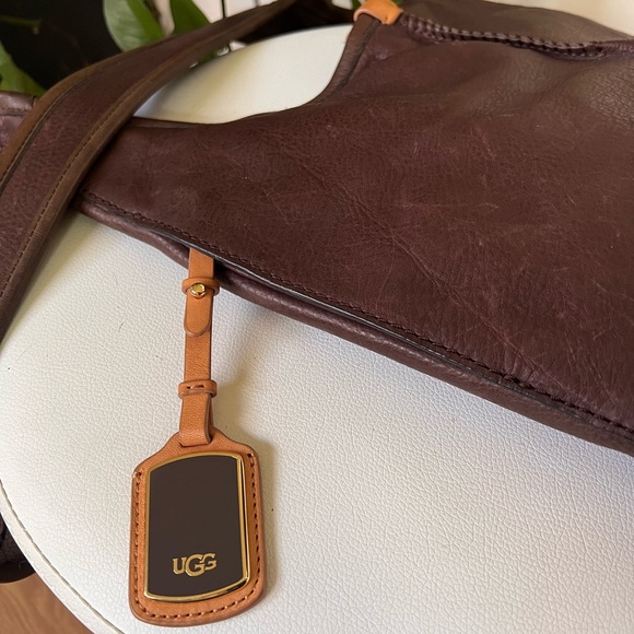 UGG AUSTRALIA | Classic Crossbody Bag - Picture 4 of 8